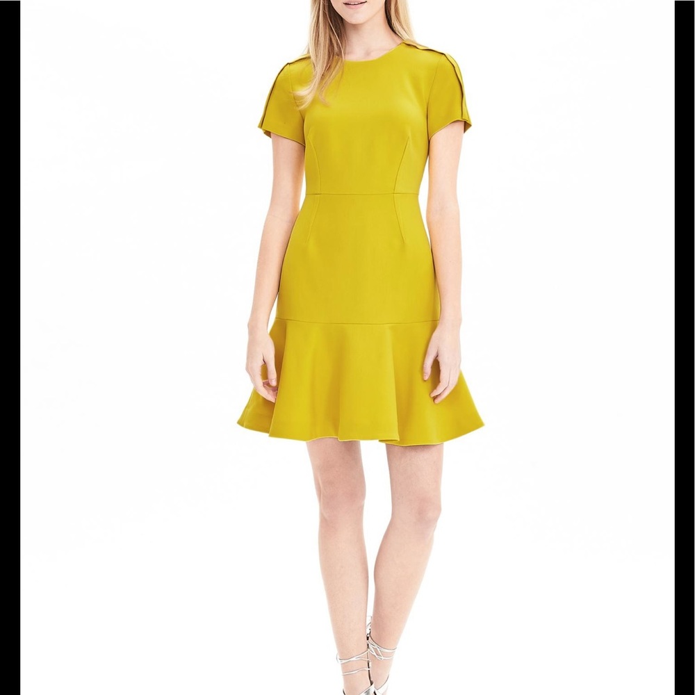 Golden Banana Republic flounce dress ☀️